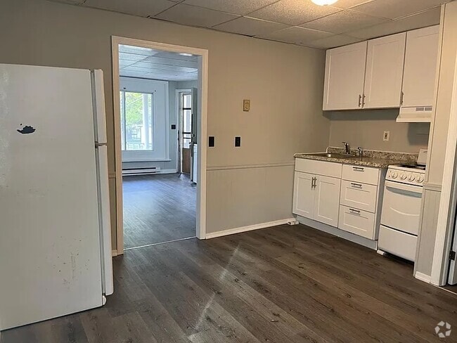 Building Photo - 627 Main St Rental