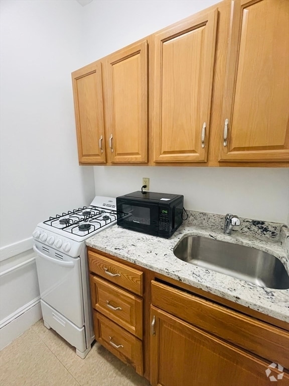 Building Photo - 14 Palace Rd Unit 4 Rental