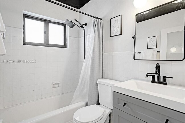 Photo - 754 NE 40th St