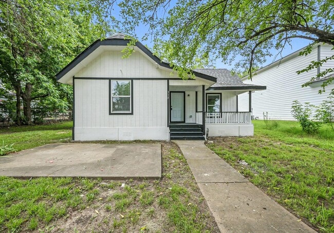 Building Photo - 318 E Shepherd St Rental