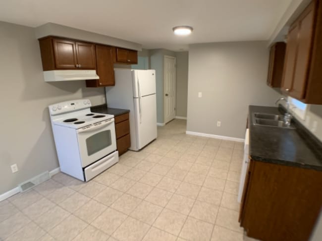 Building Photo - 3233 Hewitt Ave NW