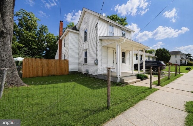Photo - 210 W Buck St