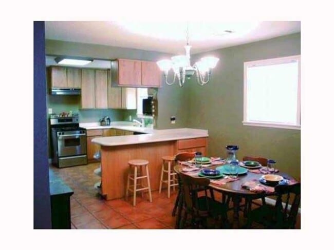 Photo - Spacious home just West of IH35. Great cen...