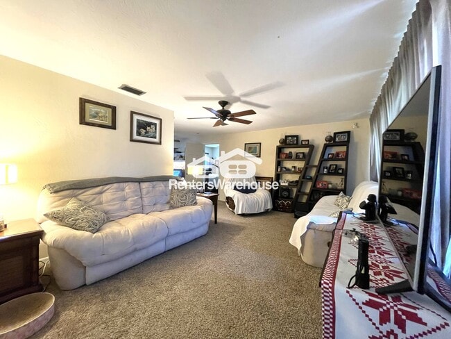 Photo - 802 Embassy Rd