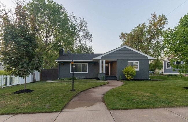 Photo - 615 Vine St House