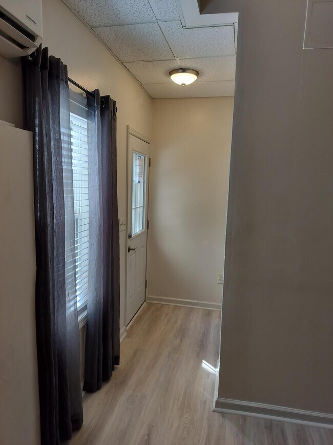 Entryway - 531 Hillcrest Cross Rd Unit Private Basement Apt.