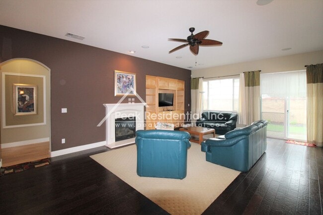 Photo - Very Nice 3bd/2ba With Bonus Room Elk Grove House with 2 Car Garage!