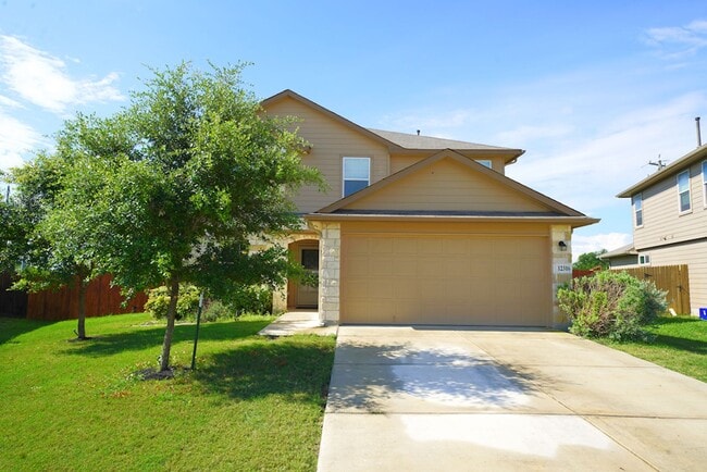 Building Photo - Gorgeous Selma Living with a Inground Pool... Rental