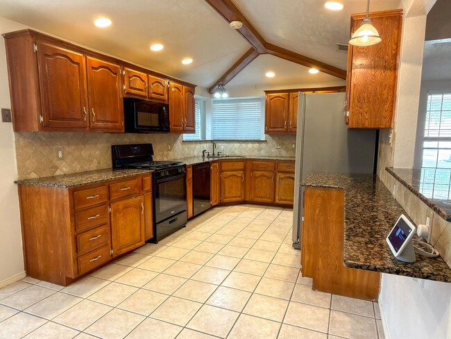 Photo - 520 Sumac Pl