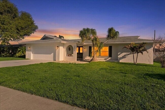 Photo - 13923 Brewster Dr