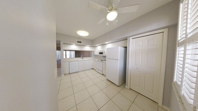 Photo - 1200 Country Club Dr Unidad 3503