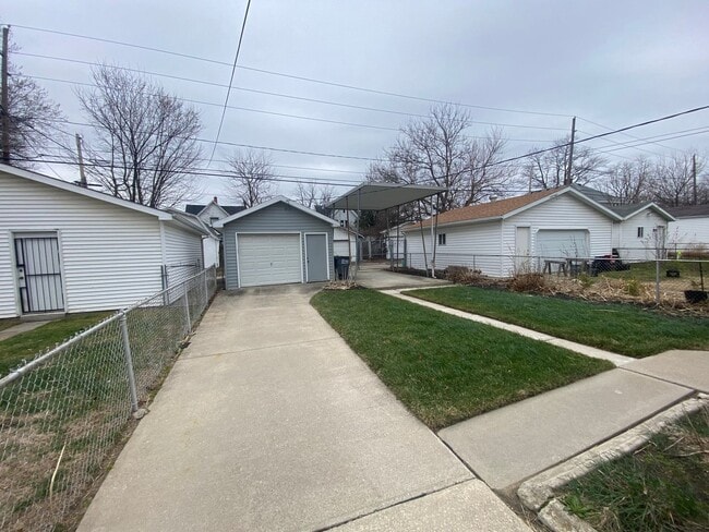 Photo - 3 Bed 2 Bath