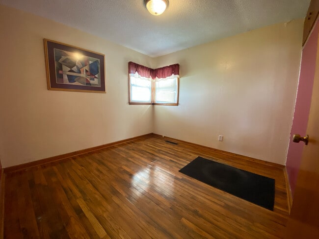 Photo - 900 4th Ave NE