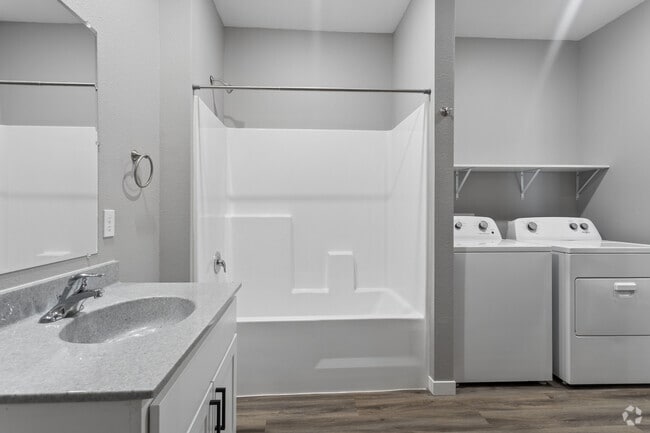 1BR, 1BA - 689SF - Bathroom/Laundry