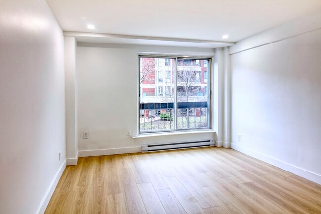 Photo - 1 Chem. de la Côte-Sainte-Catherine Unité 1001