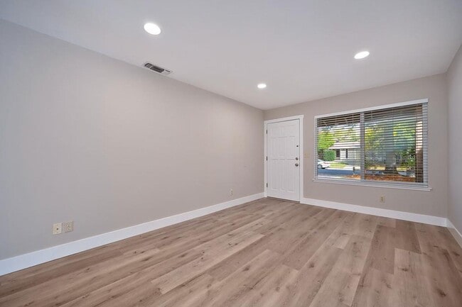 Photo - 1720 Kent St Unidad A