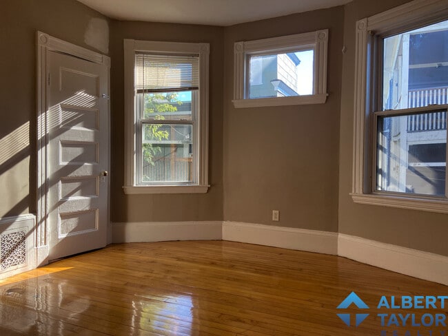 Photo - 1 Parker Hill Ter Unit uni3 7-bed 2-bath