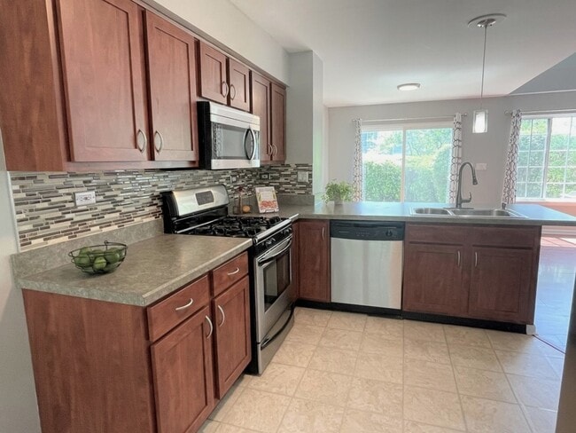 Photo - 868 Brompton Ct