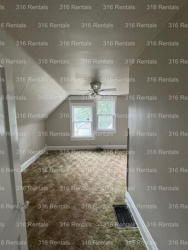 Photo - $950 - 4 bed 2 bath - Single Family Home