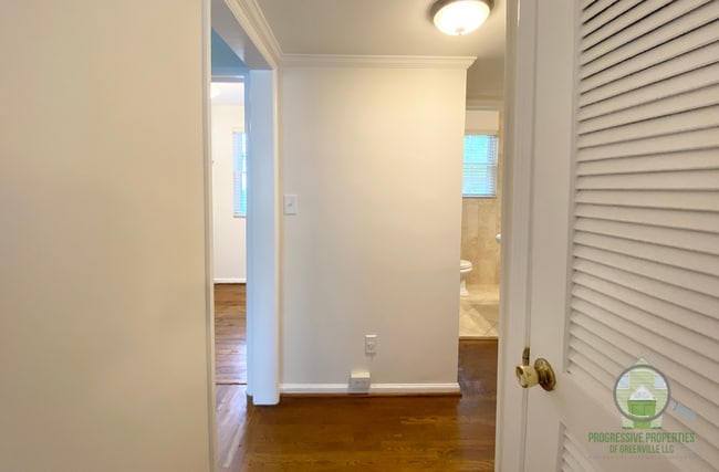 Photo - 100 Lewis Dr