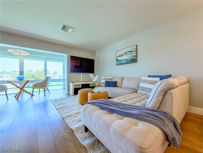 Photo - 1910 Gulf Shore Blvd N Unidad 312