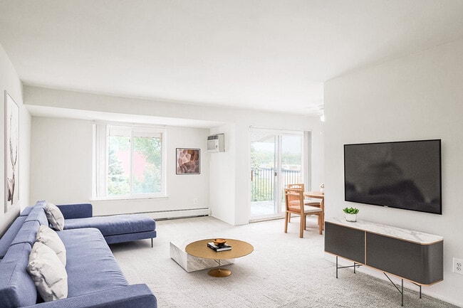 Building Photo - Hillcrest / Park Place