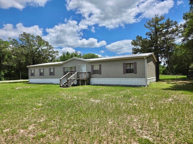 Building Photo - 23915 NE State Rd 26