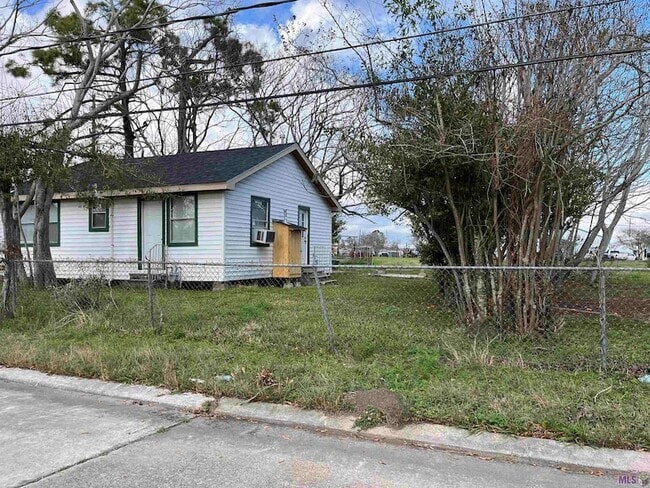Photo - 240 Boudreaux St