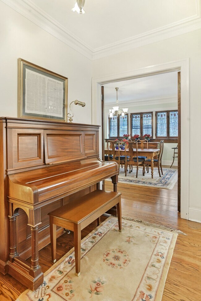 2737 N Hampden Ct Unit 3