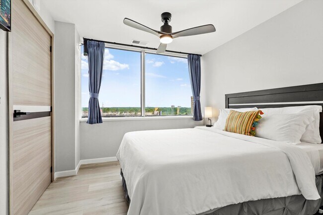 2 habitaciones, 2 baños - 728 pies cuadrados - Reese Tower Apartments