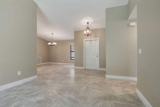 Photo - 2713 Yarmouth Dr