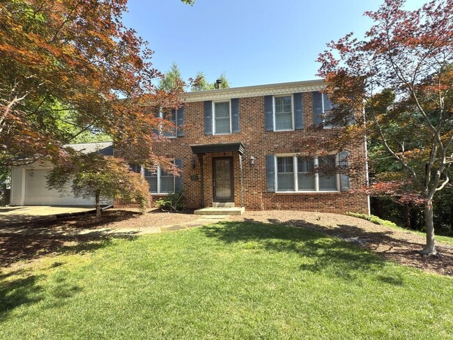 Spacious 3-Bedroom, 3.5 Bath Garage Home I... - Spacious 3-Bedroom, 3.5 Bath Garage Home I...