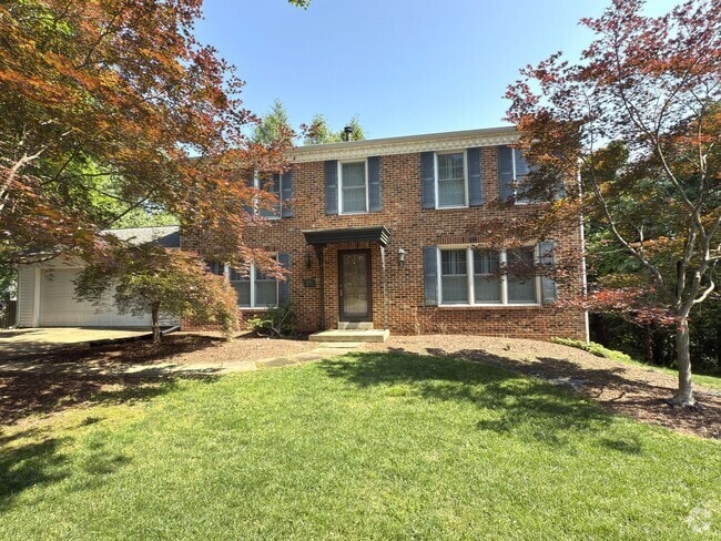 Building Photo - Spacious 3-Bedroom, 3.5 Bath Garage Home I...