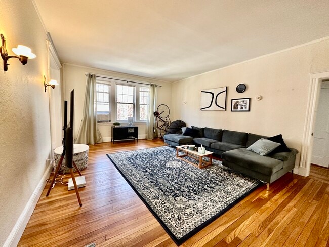 Building Photo - 36 Saint Paul St Unit 2
