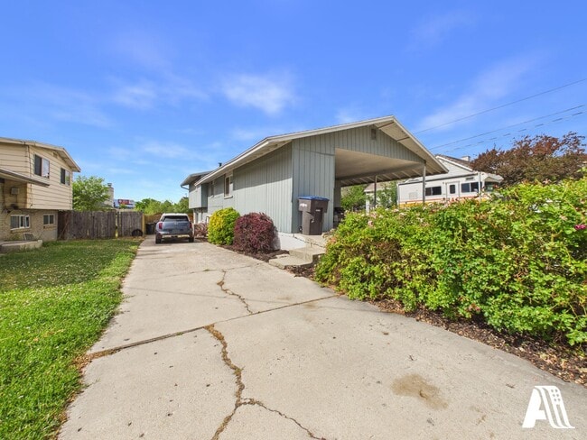 Building Photo - 967 W Duplex Unit 967-Downstairs