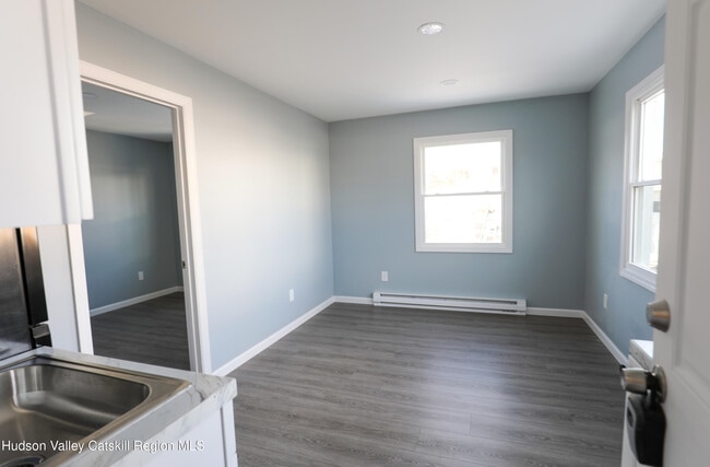 Photo - 150-154-154 W Main St