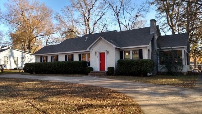 Building Photo - AVAILABLE SOON! APPLY TODAY!