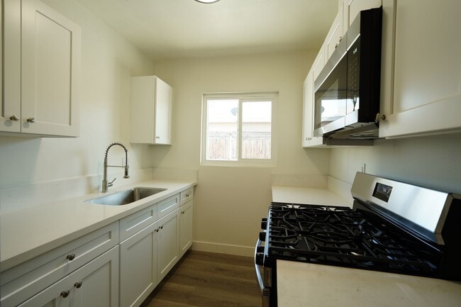 Photo - 3447-3449 Dwight Ave Unit 3449