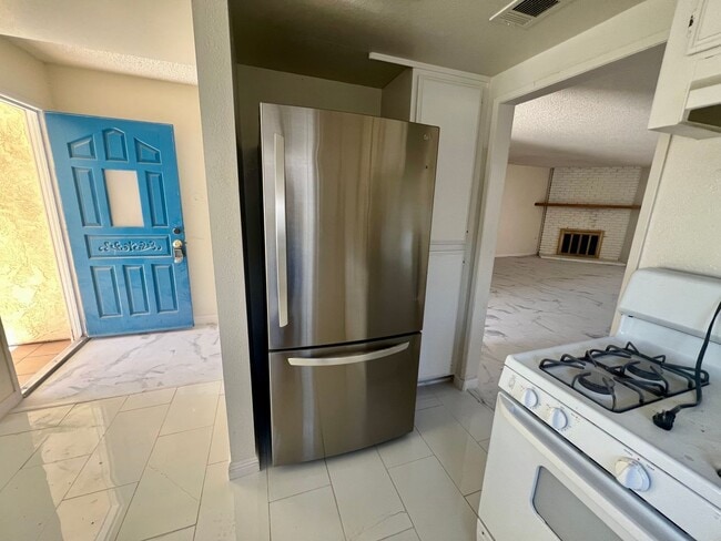 13330 Stoneridge Dr