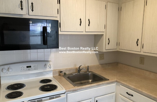 Building Photo - 216 Revere Beach Pkwy Unit 11