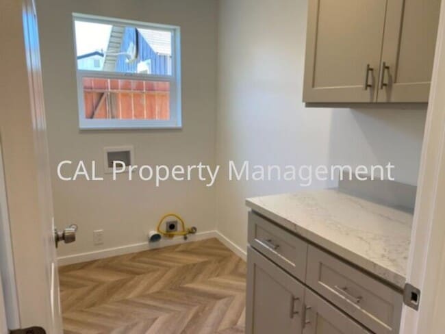 Building Photo - 3 Bed/2 Bath Single Level Home!