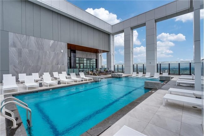 Photo - 807 Crawford St