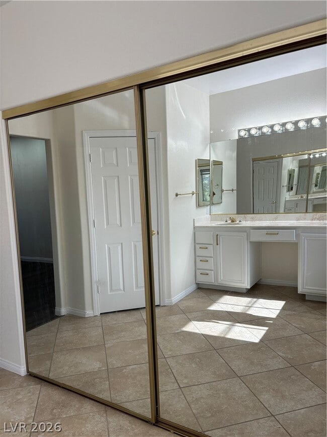 Photo - 3088 Archdale St