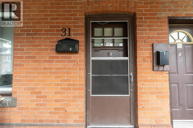Photo - 31 Spadina Ave
