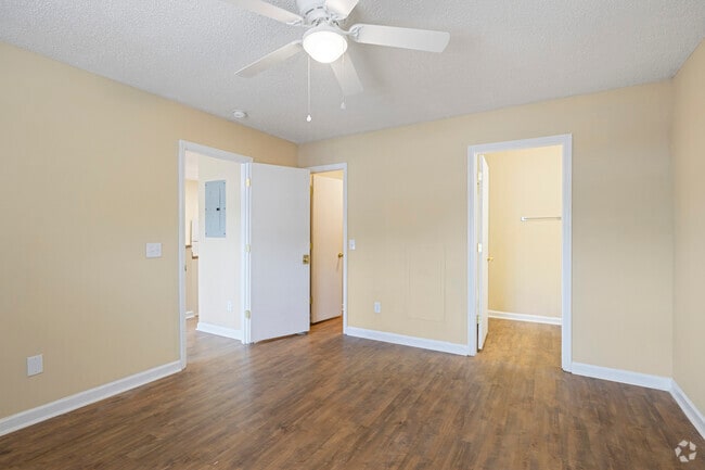 Renovated - 2BR, 2BA - 880SF - Primary Bedroom