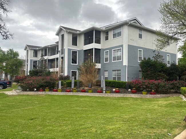 Exterior moderno - The Element at University Park