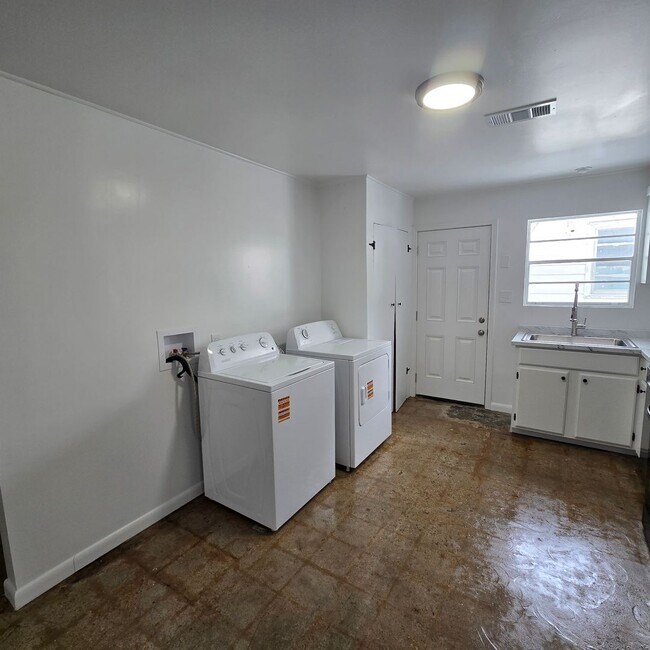 Photo - 701 McLain St Unit Apt B