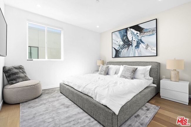 Photo - 1232 1/2 N Sycamore Ave