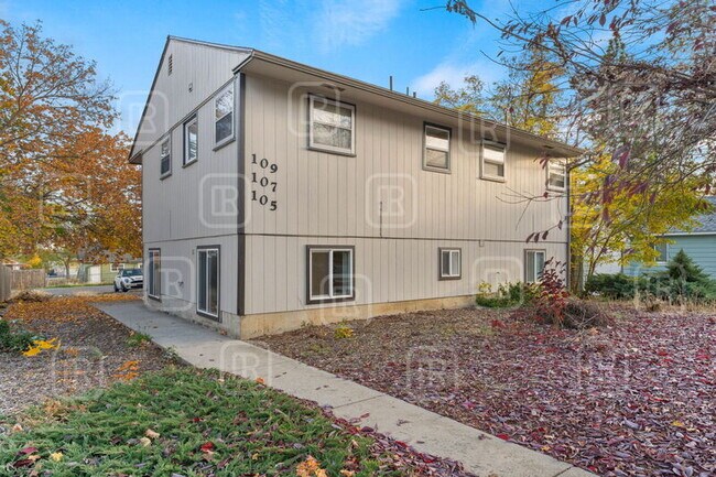 Building Photo - 107 W 3rd St Rental