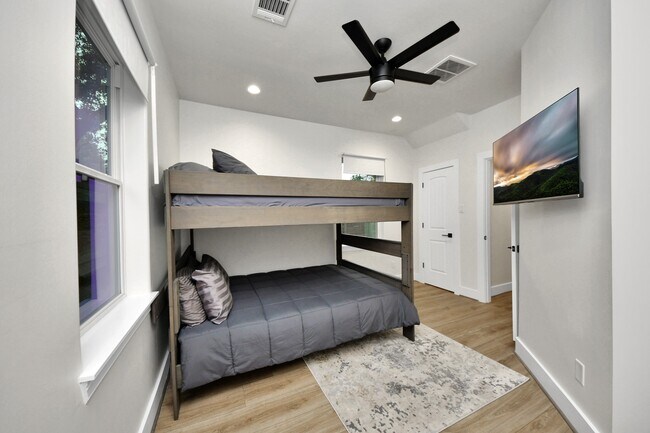 Photo - 2007 Briley St